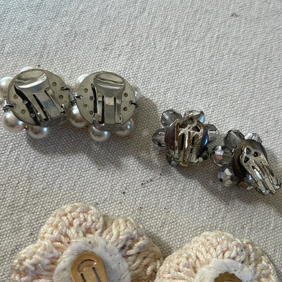 Vintage Clip on Ear rings/ set of 4 pair/Costume Jewelry - Picture 9 of 9